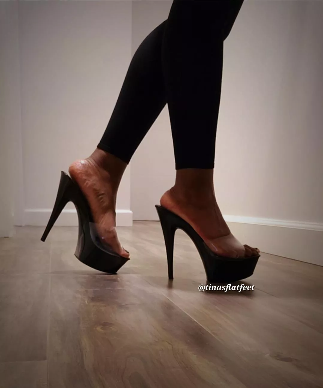 🖤 🥰 Stiletto Love 🥰 🖤 posted by tinasflatfeet