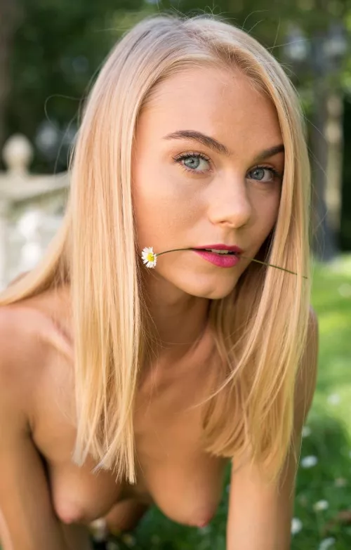 When she had her hair a bit shorter by vorsio