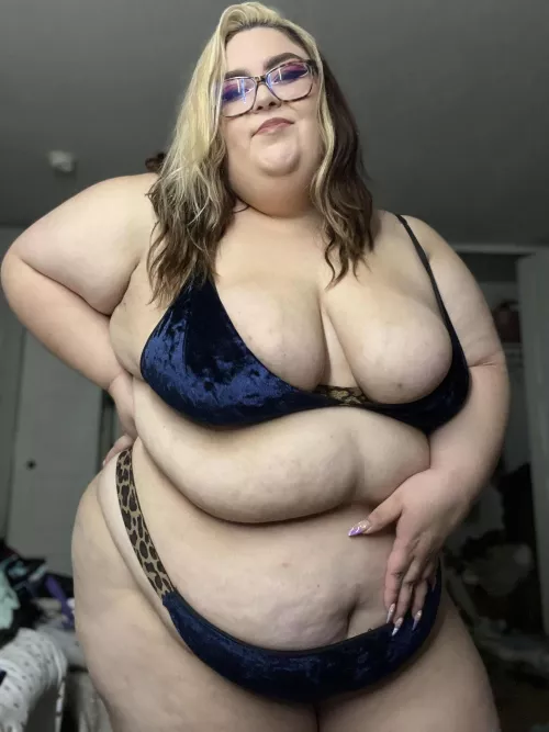 When you realize the bigger the girl, the bigger the fun. by mikaylamoni