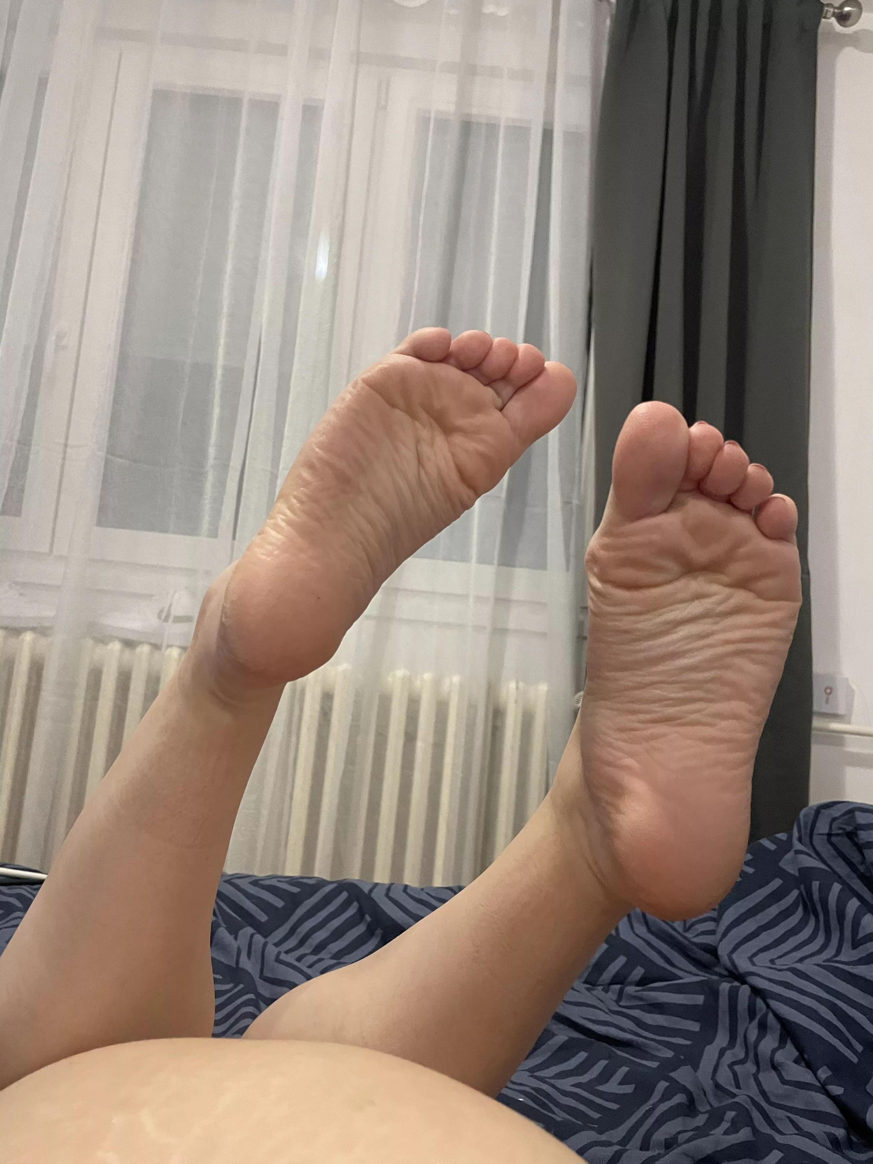 You know you wanna kiss them posted by FeetOnly05