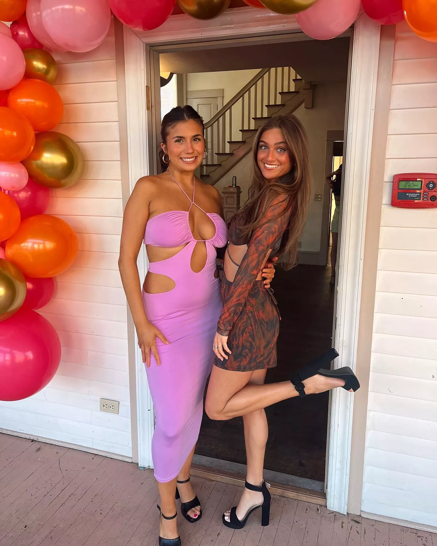 [2] Formal Party posted by whitetoweltw