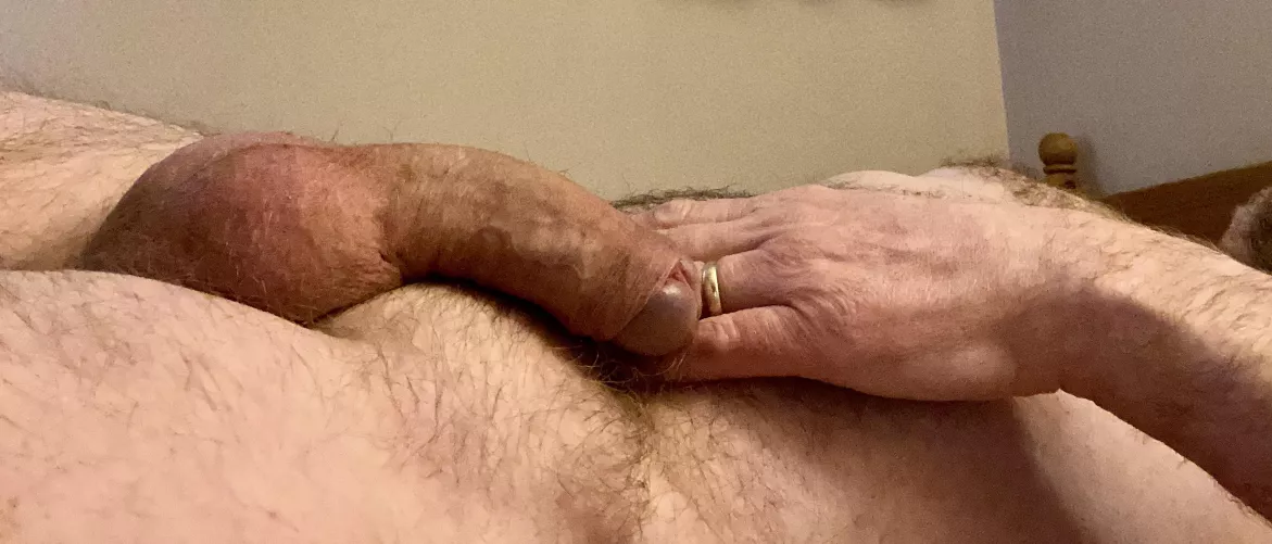 [57] Its cold outside - I think I'll stay here in the warm. by ShyUkDad