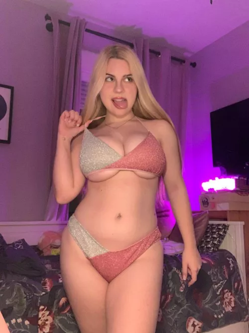 Am I thicker? What ya think ? by VelvetTranquilxxx