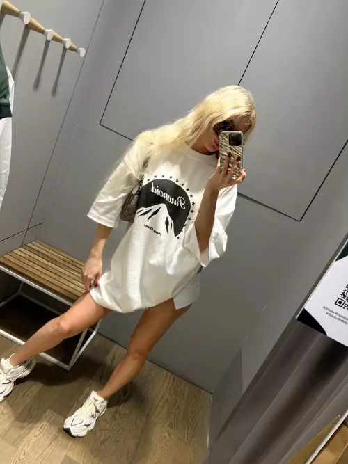 Answer me quickly: Will you fuck me in this changing room yes or no by white__pony