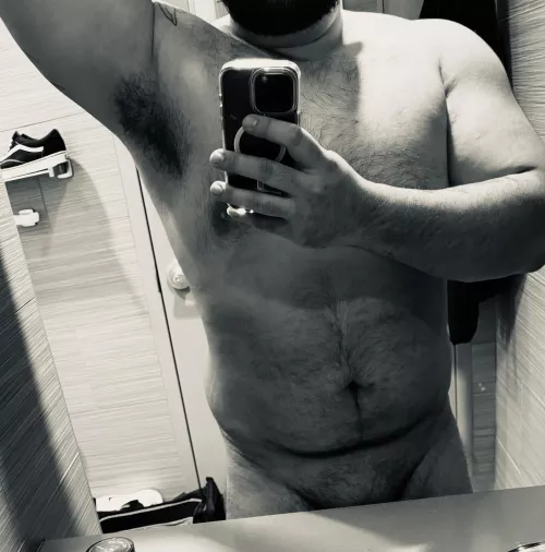 Any ladies looking to chat? by razor_back501