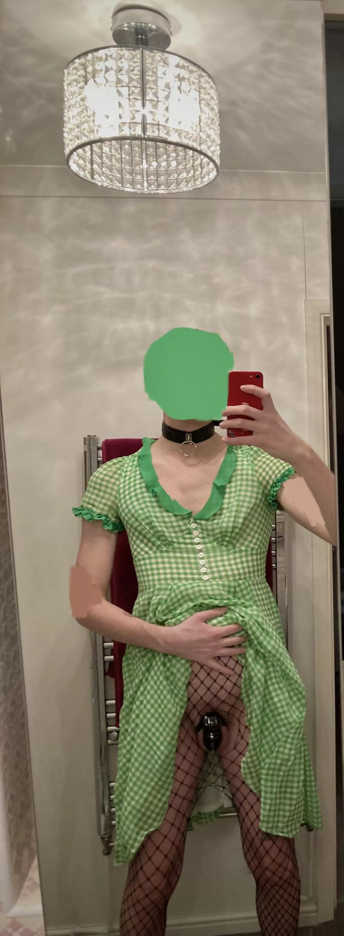 anyone have a lap i can sit on ? 🧪🌼🔒 posted by SissyMimixox