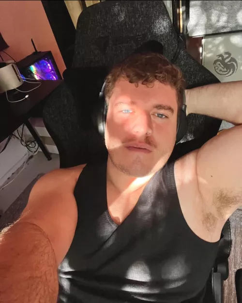 Aussie dude new to guys, looking for other nerdy bros to HMU :) by Tommyaboy