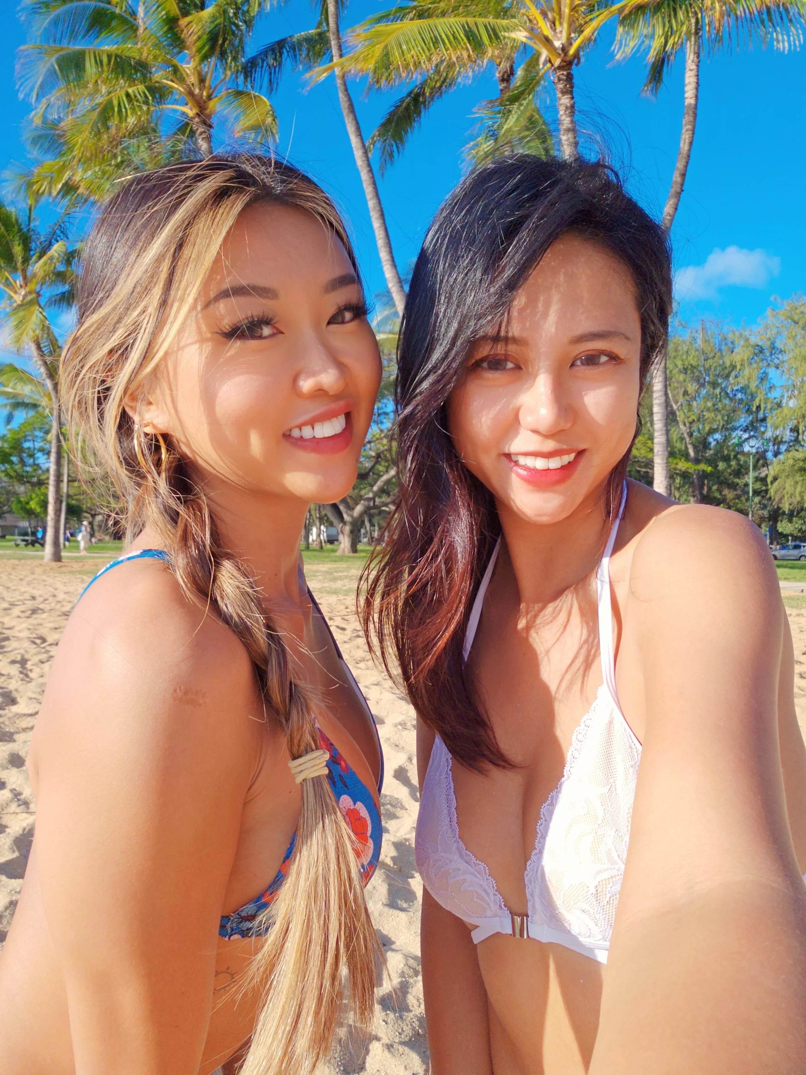 Beach Babes posted by wakkaffx2