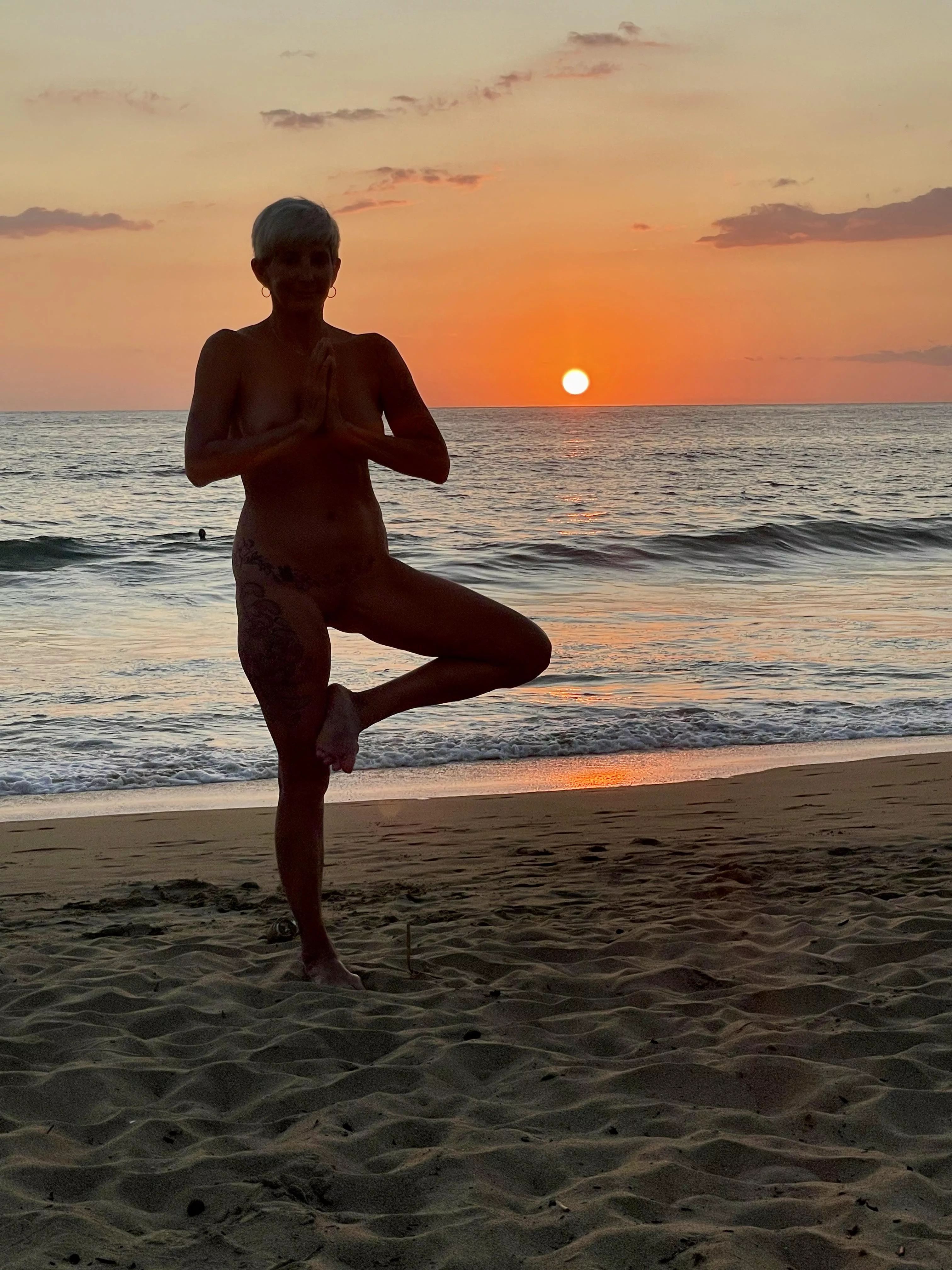 Beach, sunset, naked yoga…perfect posted by Omg123456789012