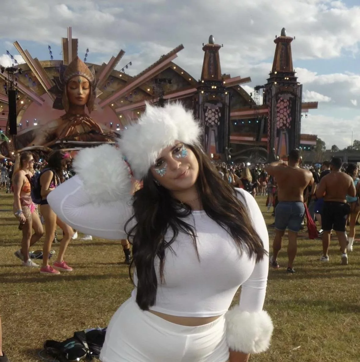 Busty in white posted by anonymous123456_