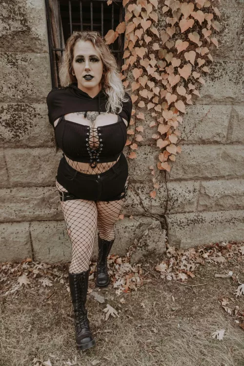 chubby alt girls can wear crop tops too🥹 by Sammymarie0