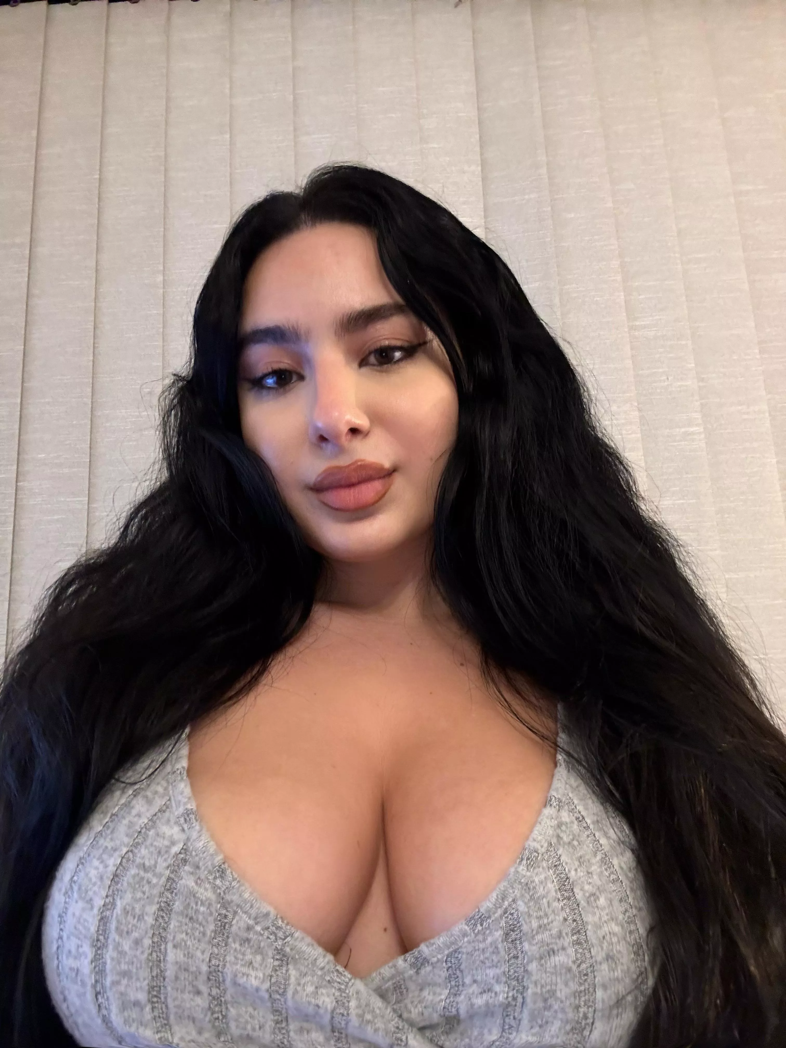 Cute Office selfie posted by caramelcutie1