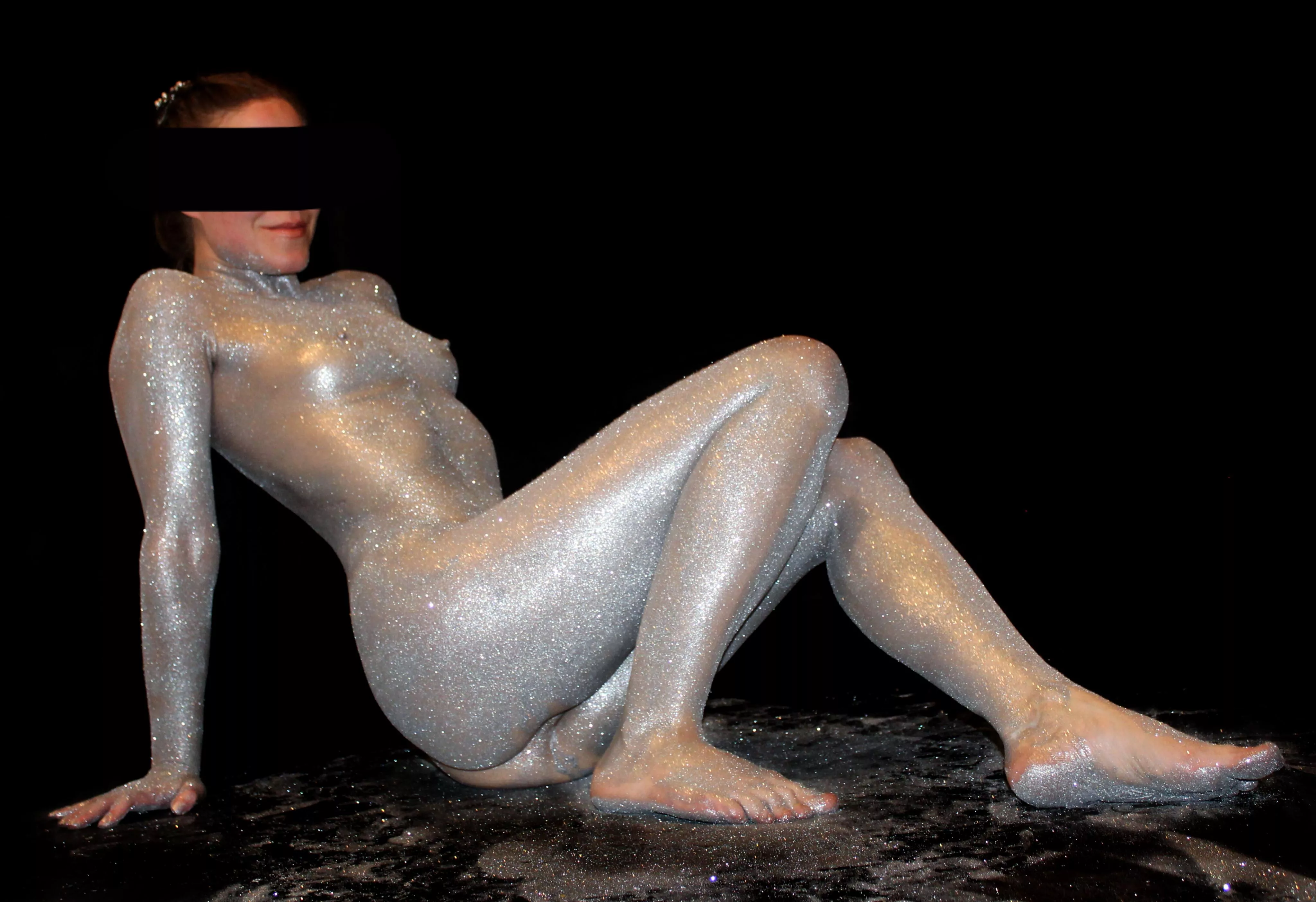 Dana Alien covered in glitter 🪩💖 posted by DanaAlien