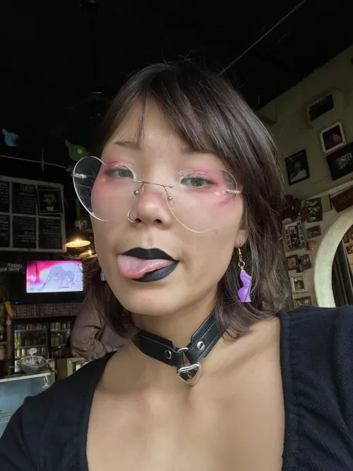 do u like me with black lipstick? by luveli420