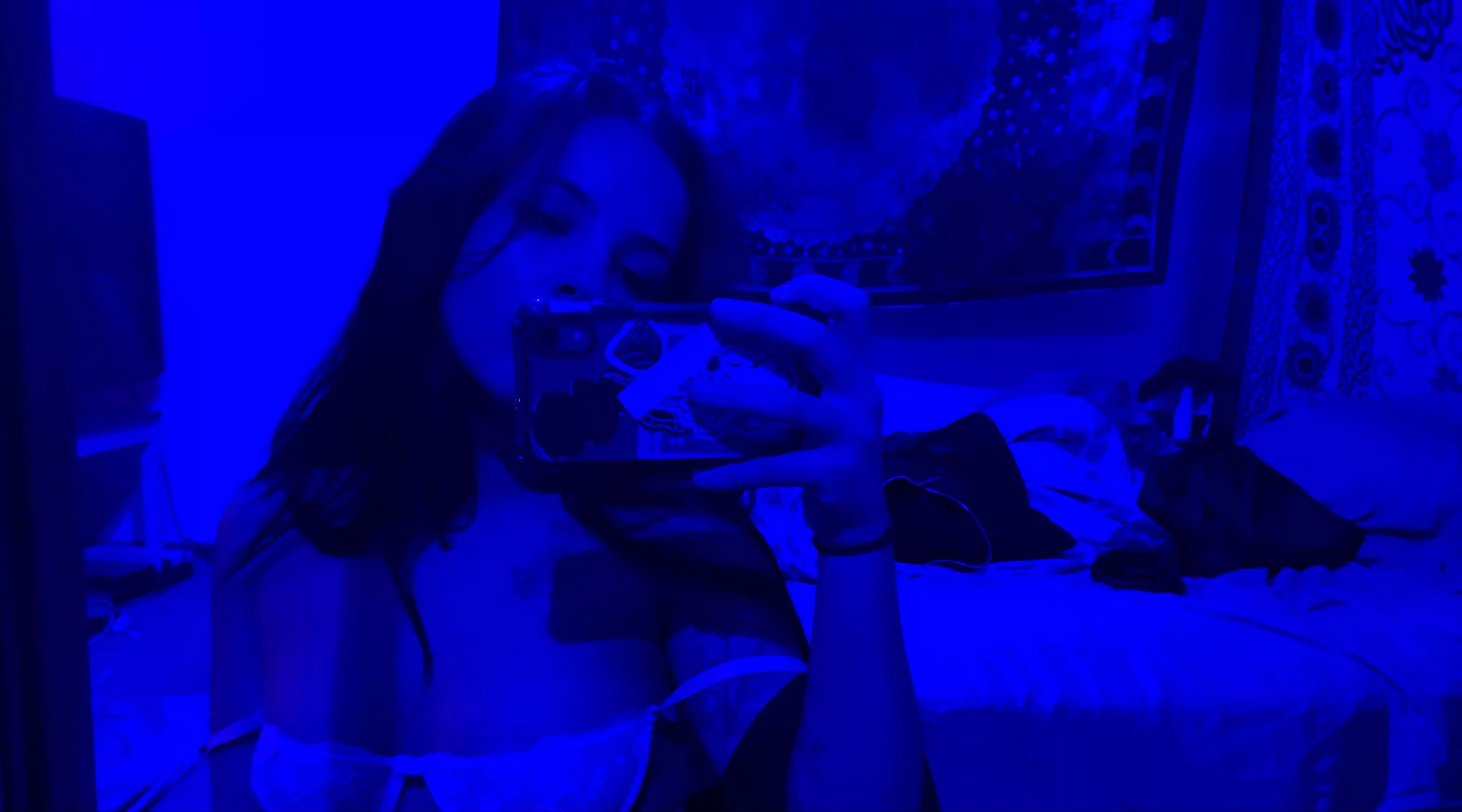 do you like my top? posted by lunarosehoe