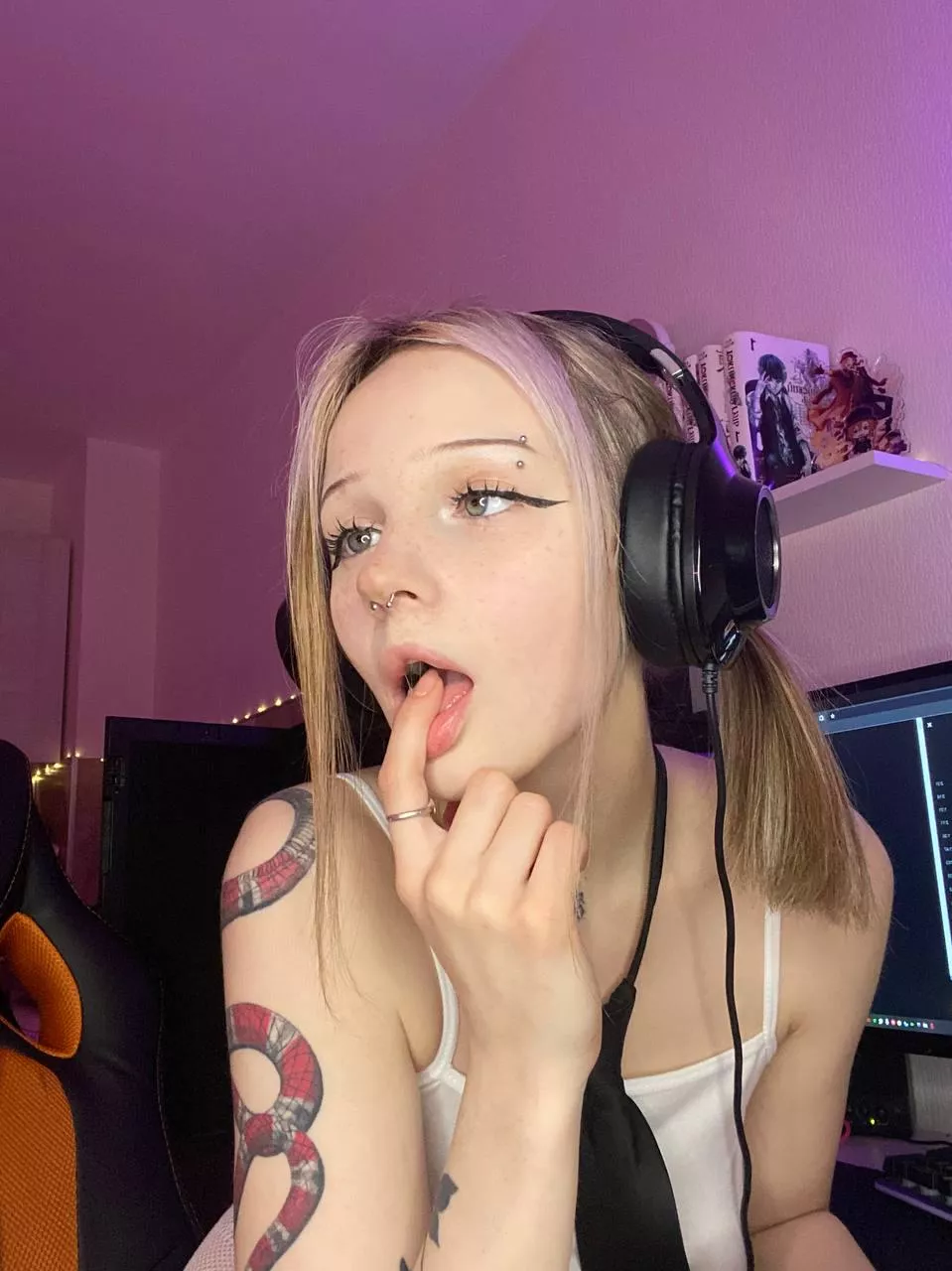 Do you want to empty your balls on my face posted by GreyShelter