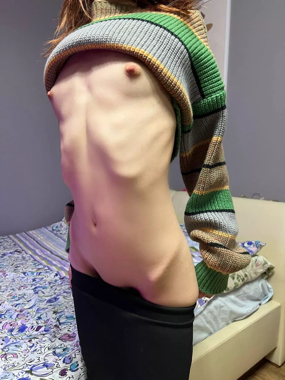 Explore with your hands my small waist posted by nancyhee1