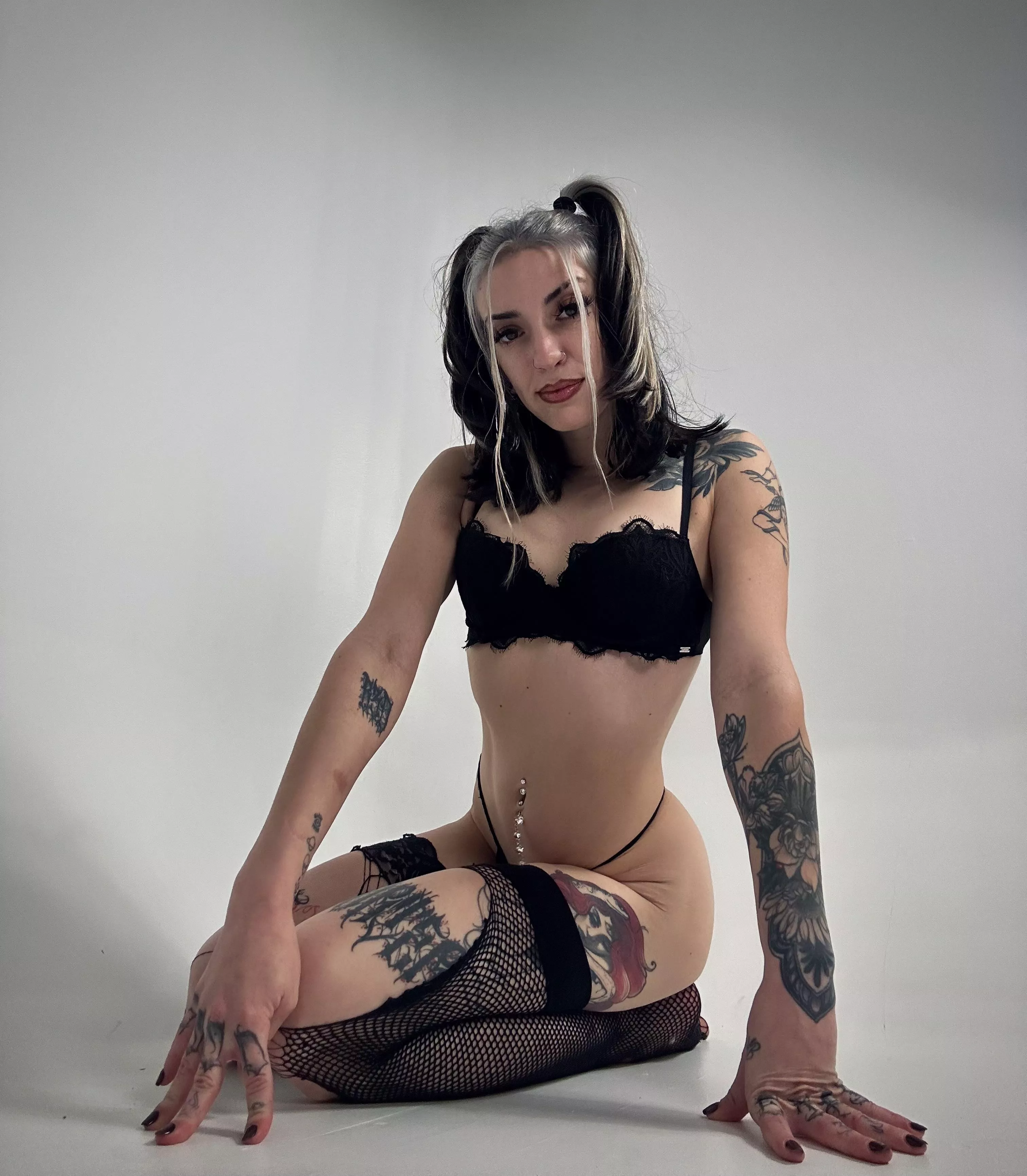 Fiamma 💋 (@fiammaaa) [Onlyfans] posted by rhianahharleigh