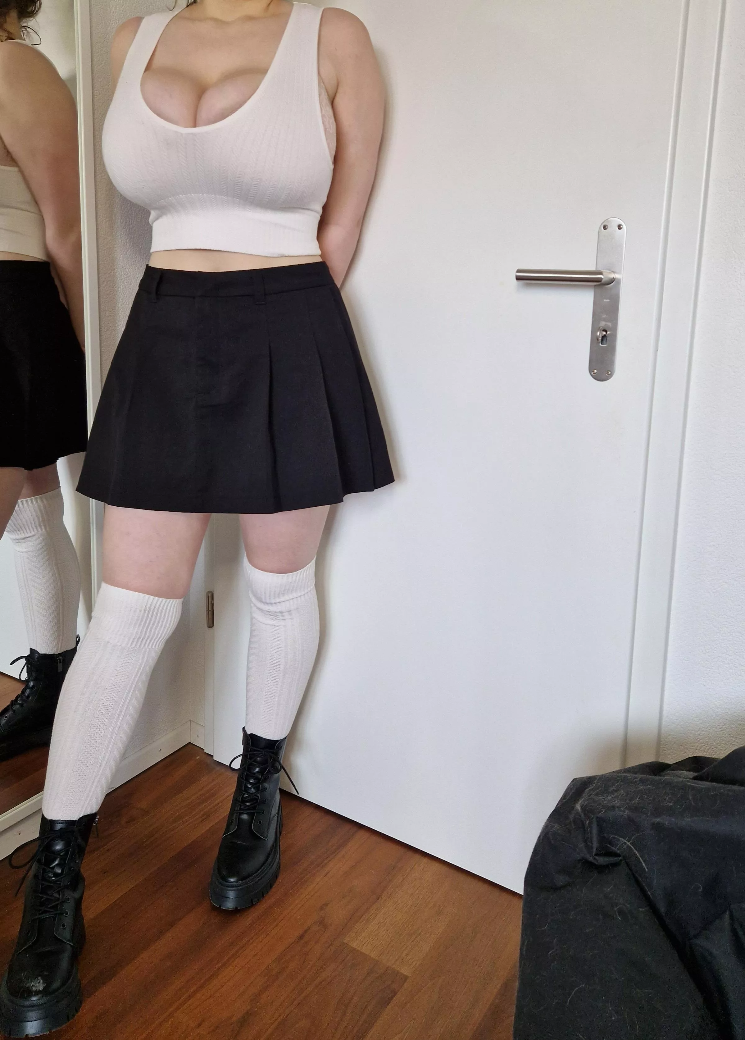 Full body shot posted by missmeismaid