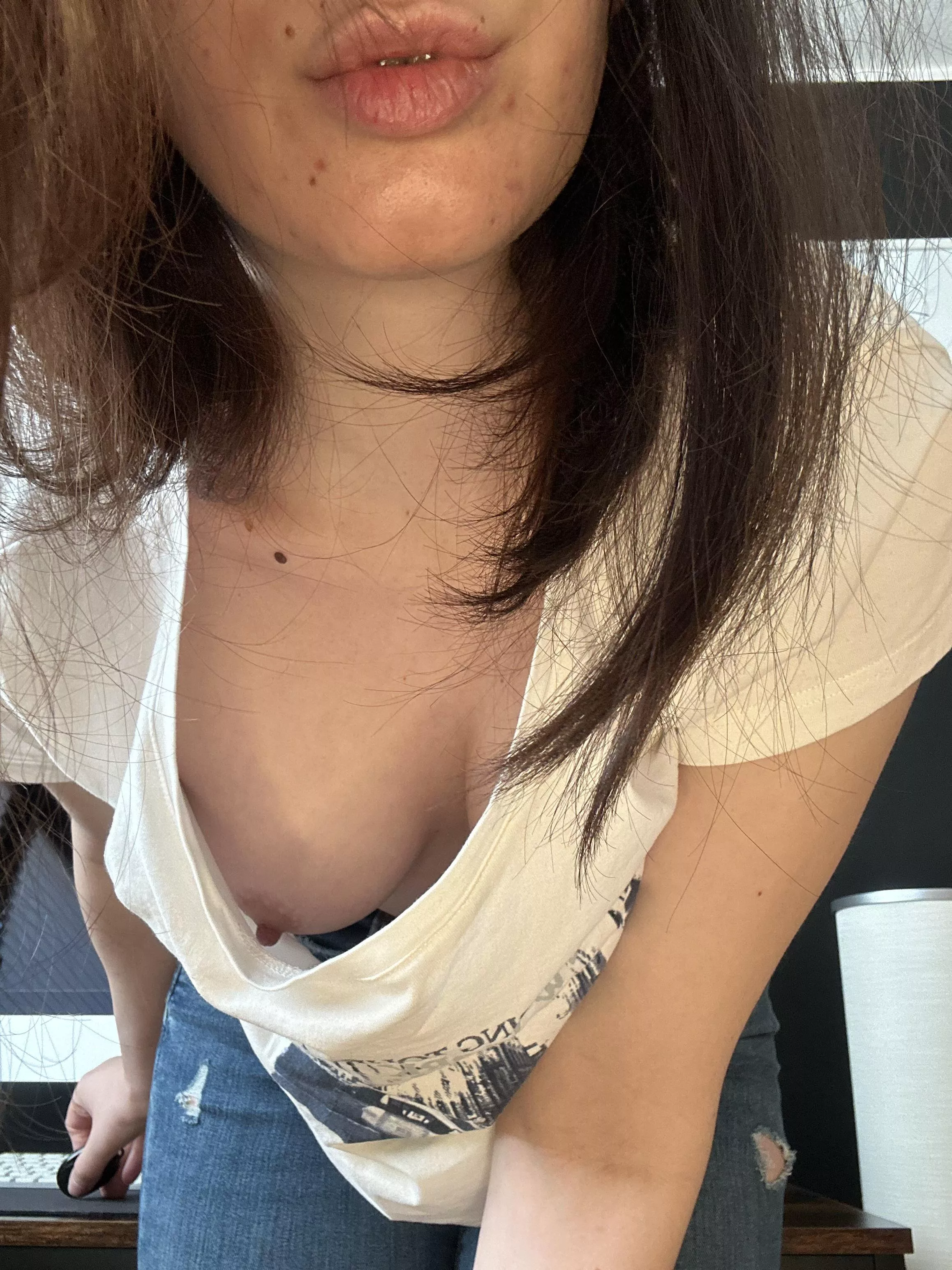 Give you a little kiss 💋 posted by iamBonnieBi