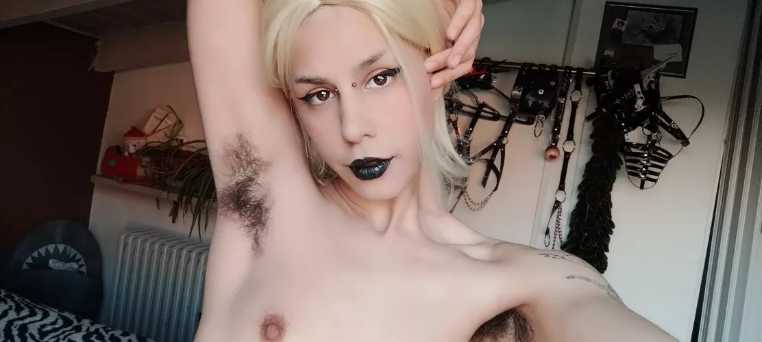 I look beautiful in this pic. I just love it. by roto__