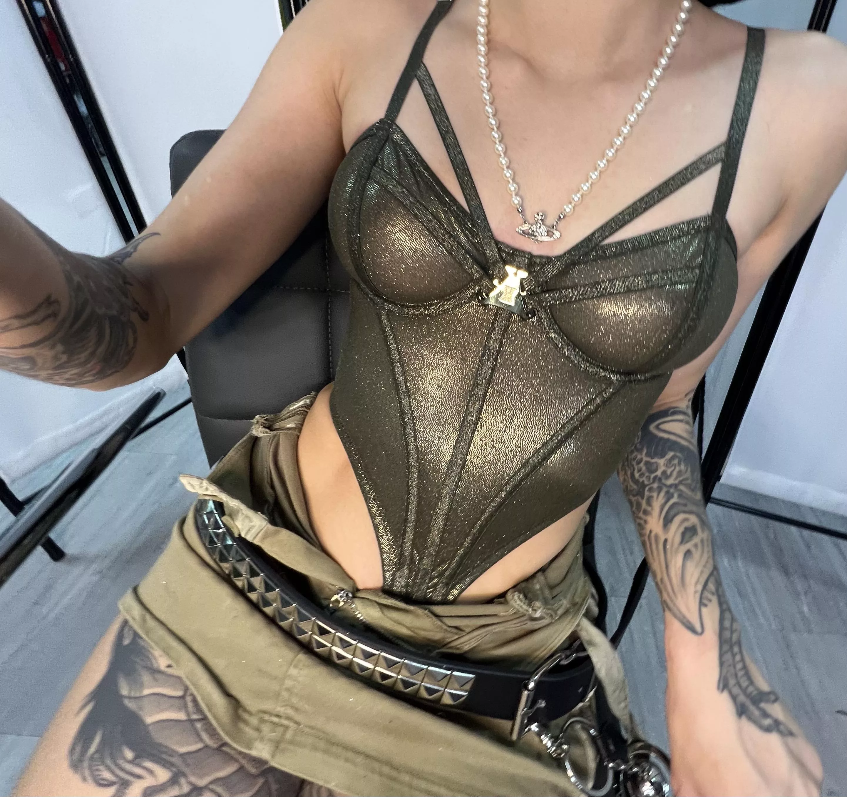 I love the feeling of a tight outfit posted by FOXAURUSS