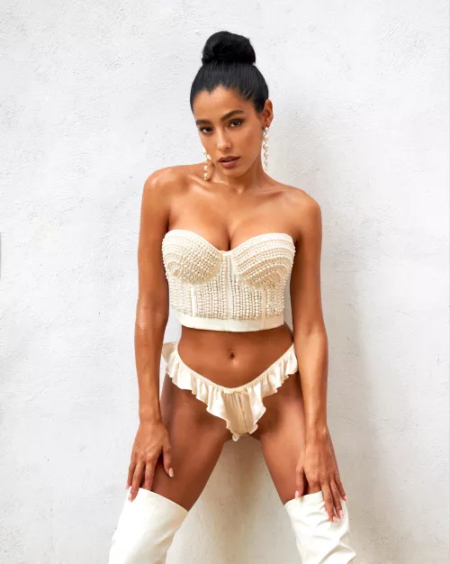 i love the way this one holds my boobs in place by ashydeluca