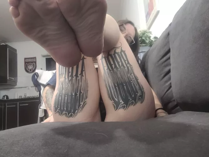 I need foot massages. Could u help me? by miss_cam_xxx