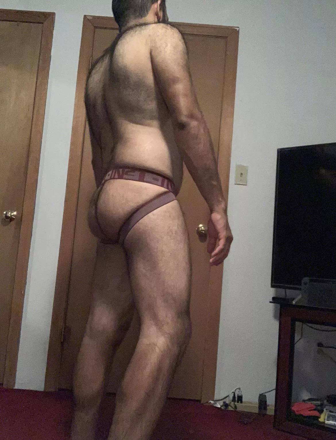 I’m a hairy guy posted by BillyBatty3