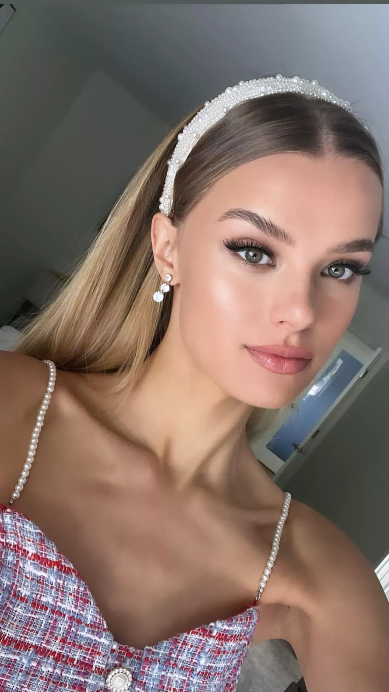 Krystyna Pyszková [2022-08-19] posted by averyparis