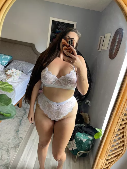 Long haired, curvy Milf by here4ubby