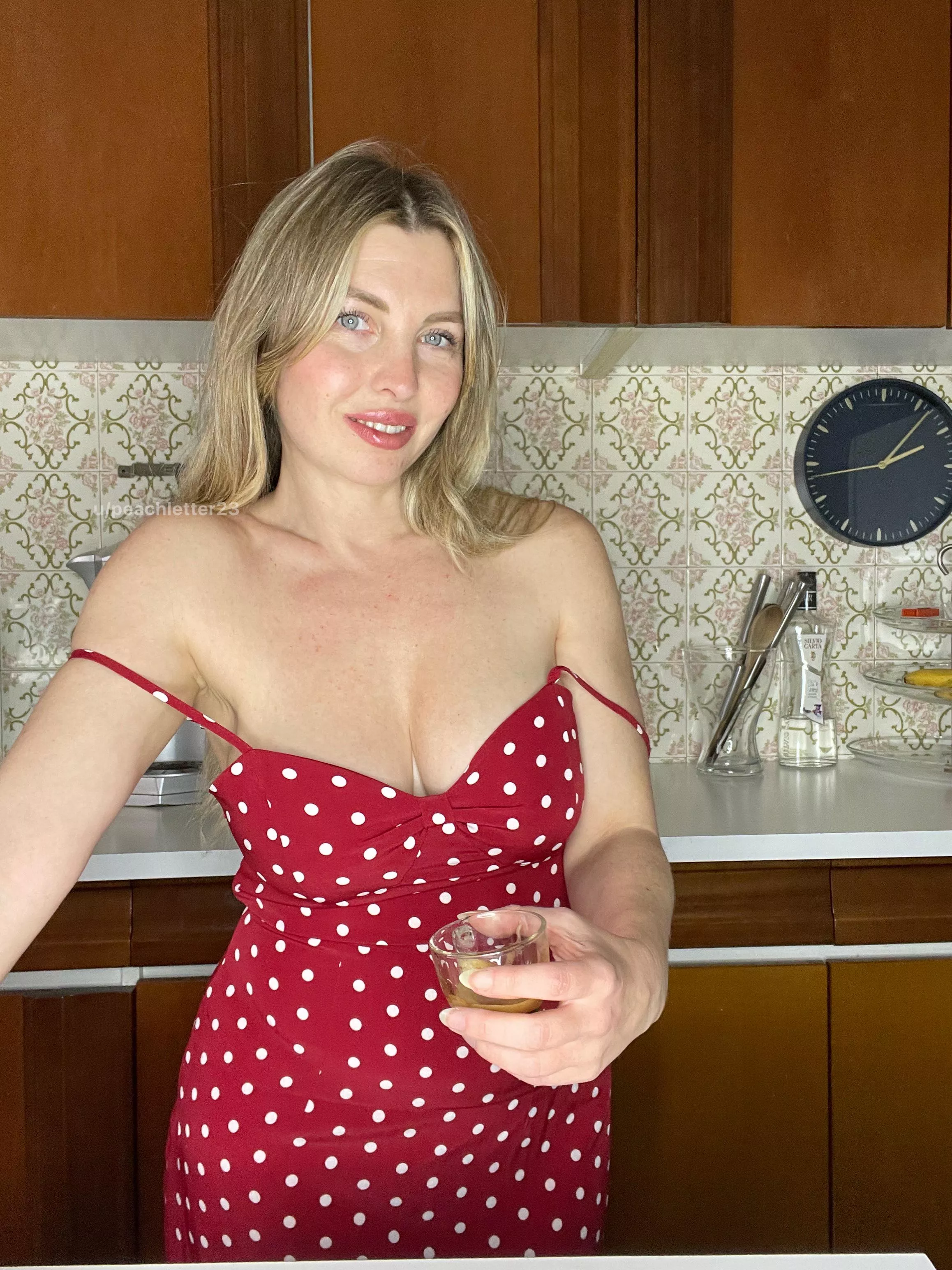 POV your Italian neighbour invited you for a coffee [f] posted by peachletter23