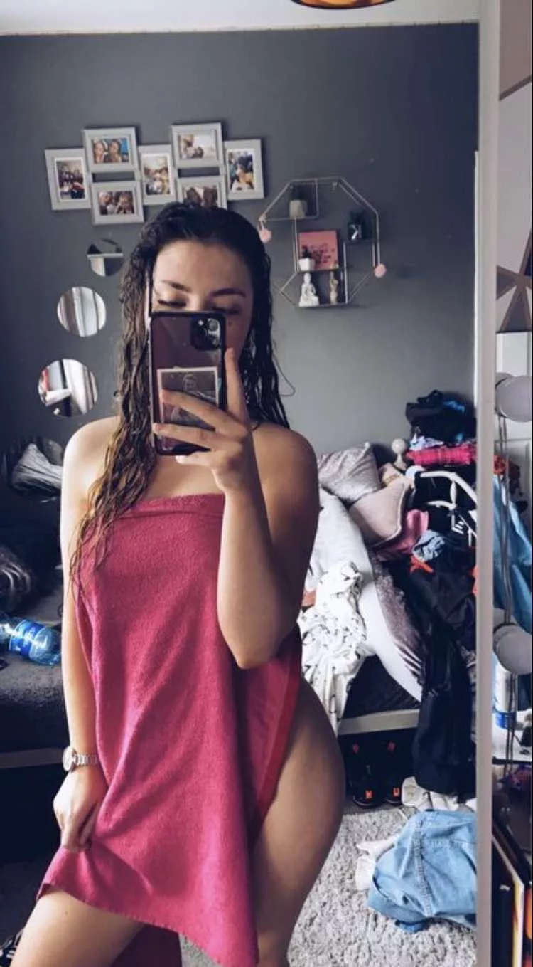 Red Towel posted by throwaway_972999