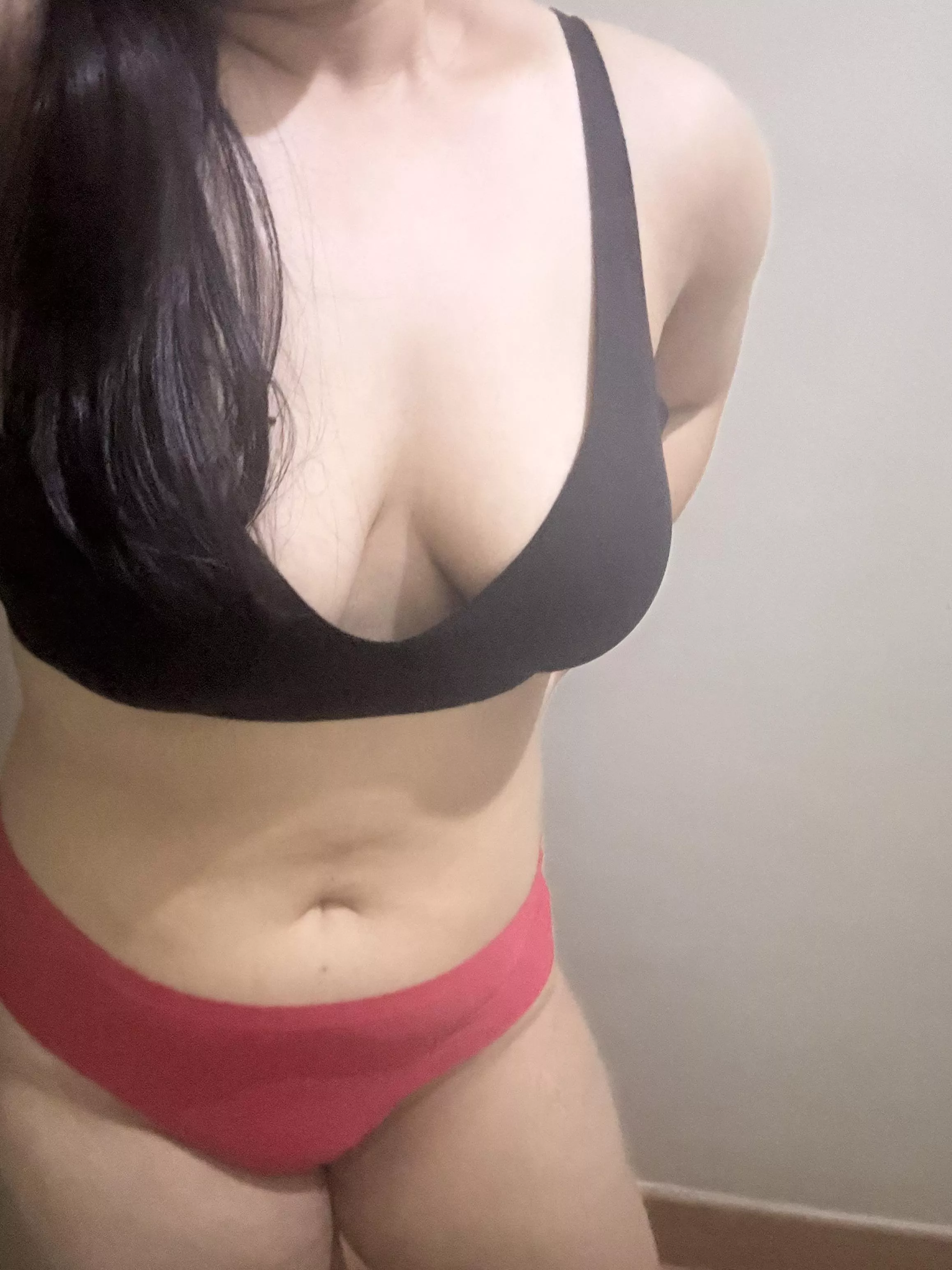 Showing more skin today (f) posted by sm0302