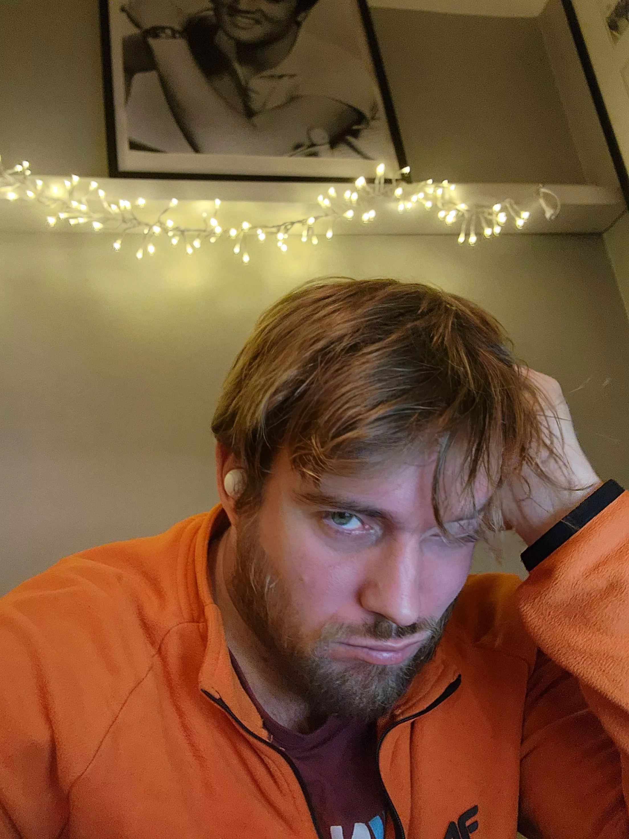 Sleepy at 8 pm... what's wrong with me 😢 the cold maybe... posted by LongJohnDeacon