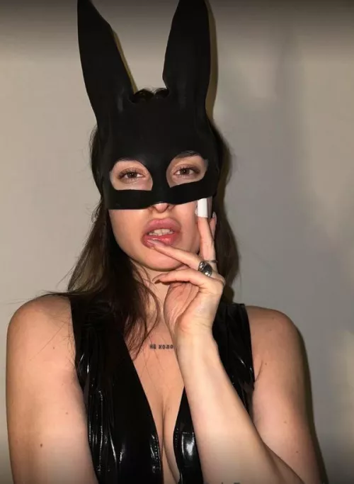 Some 🐰 are biting 🤫 by Evamoon94