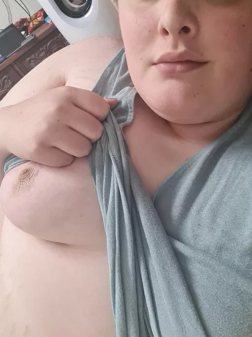 Suck or squeeze? by Bumble_Booba