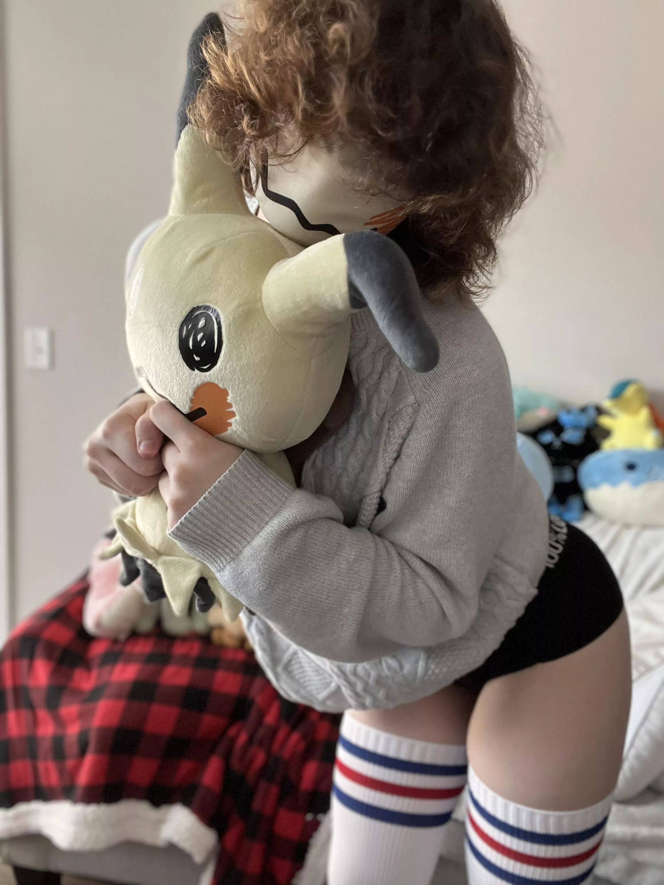 Thigh highs and chill 🩵 posted by Rufurre