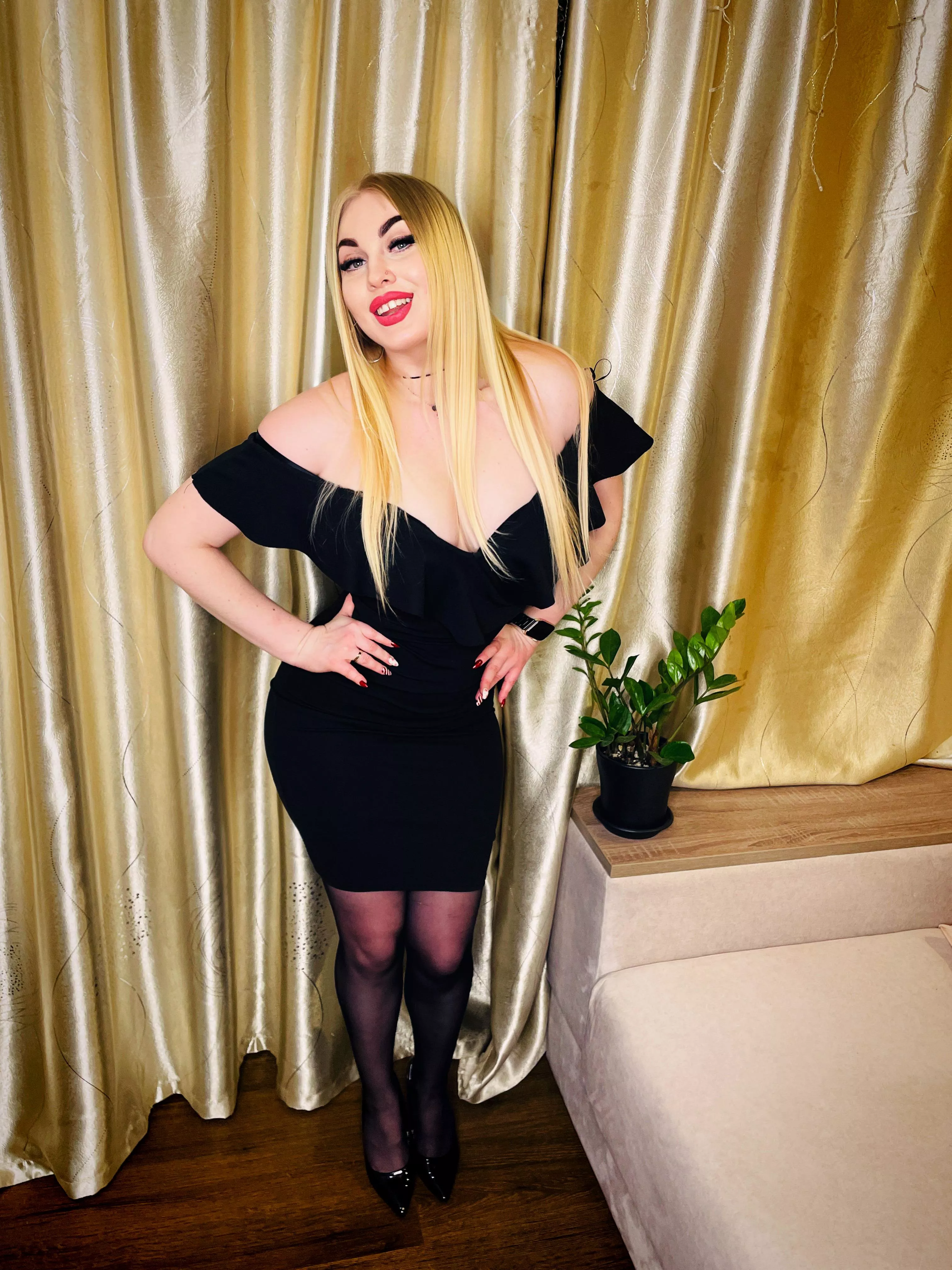 Tight dress and nylons❤️ posted by hourlyCrimp