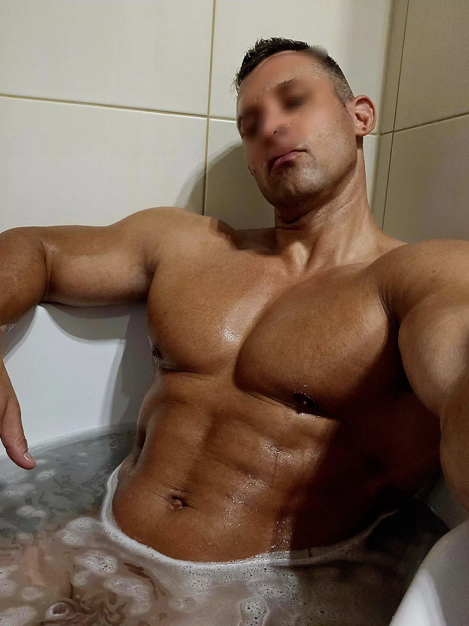 Wet Muscle posted by GermanMuscleBoss
