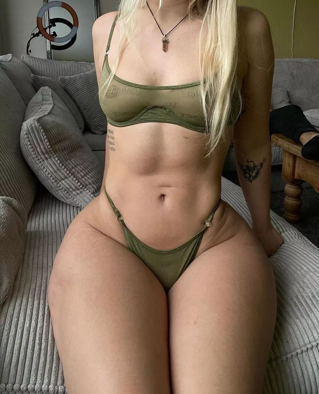 What kinda pose is this called and is there a sub reddit that posts pics just like this? posted by nrXoz69