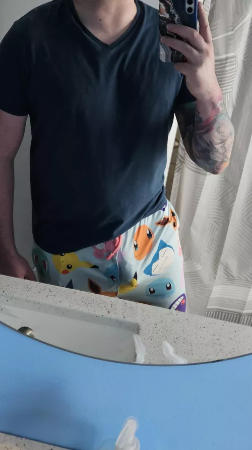 (34) Big dick nerdy bi guy needs a bromance. Hmu if you're into it. by Massive_Ad6903