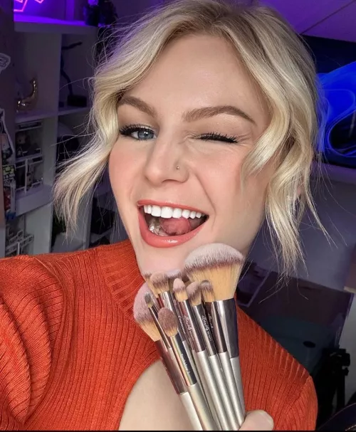 Anyone down to use Kris Collins ? by Hawke700