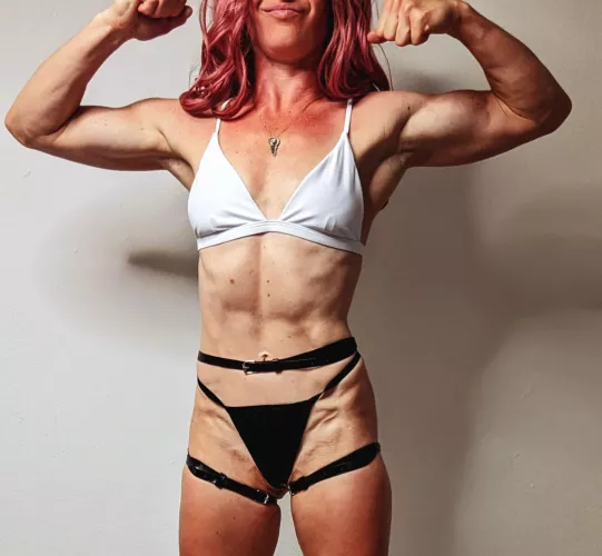 Are you into fit and ripped confident girls 💪 by powerfulzoyaxxx