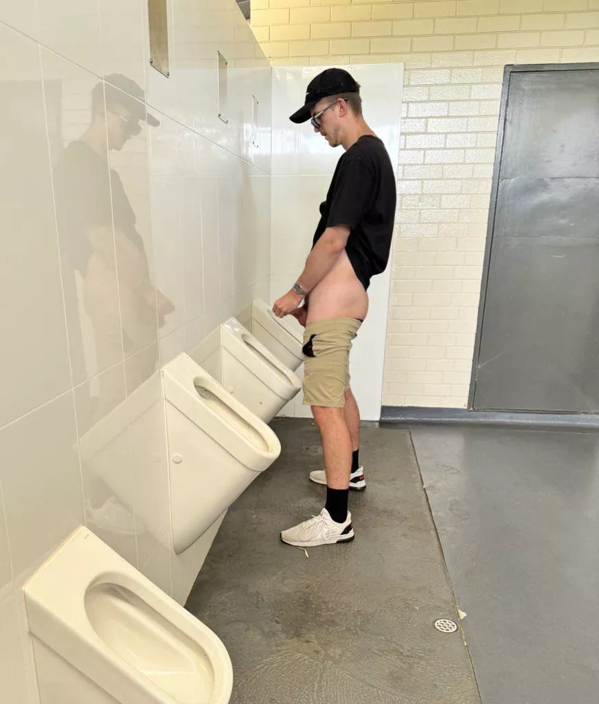 Are you playing with me at the urinal? 🍆 posted by sexyausboy