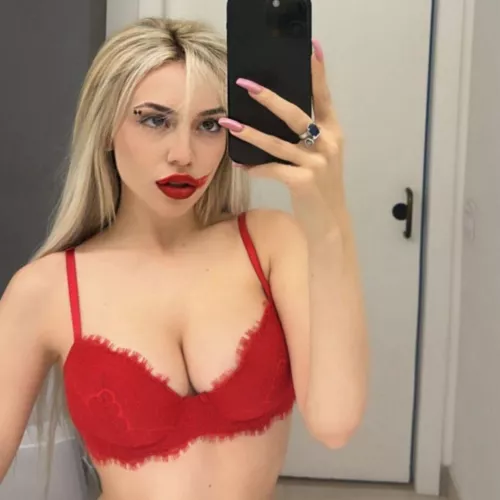 Ava Max by Rommaaiinn