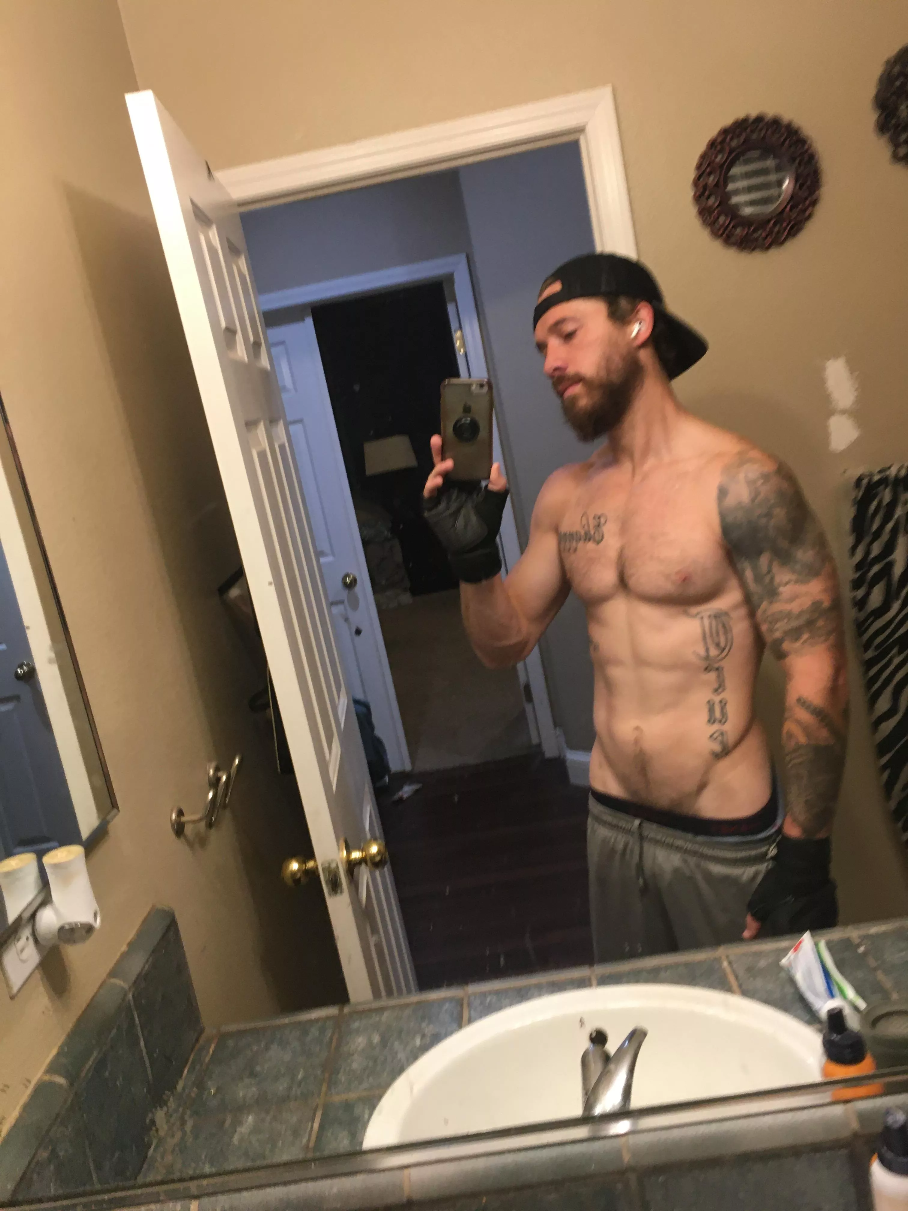 Beard with a bit of length, helps keep the cum in posted by Moist-Illustrator-57