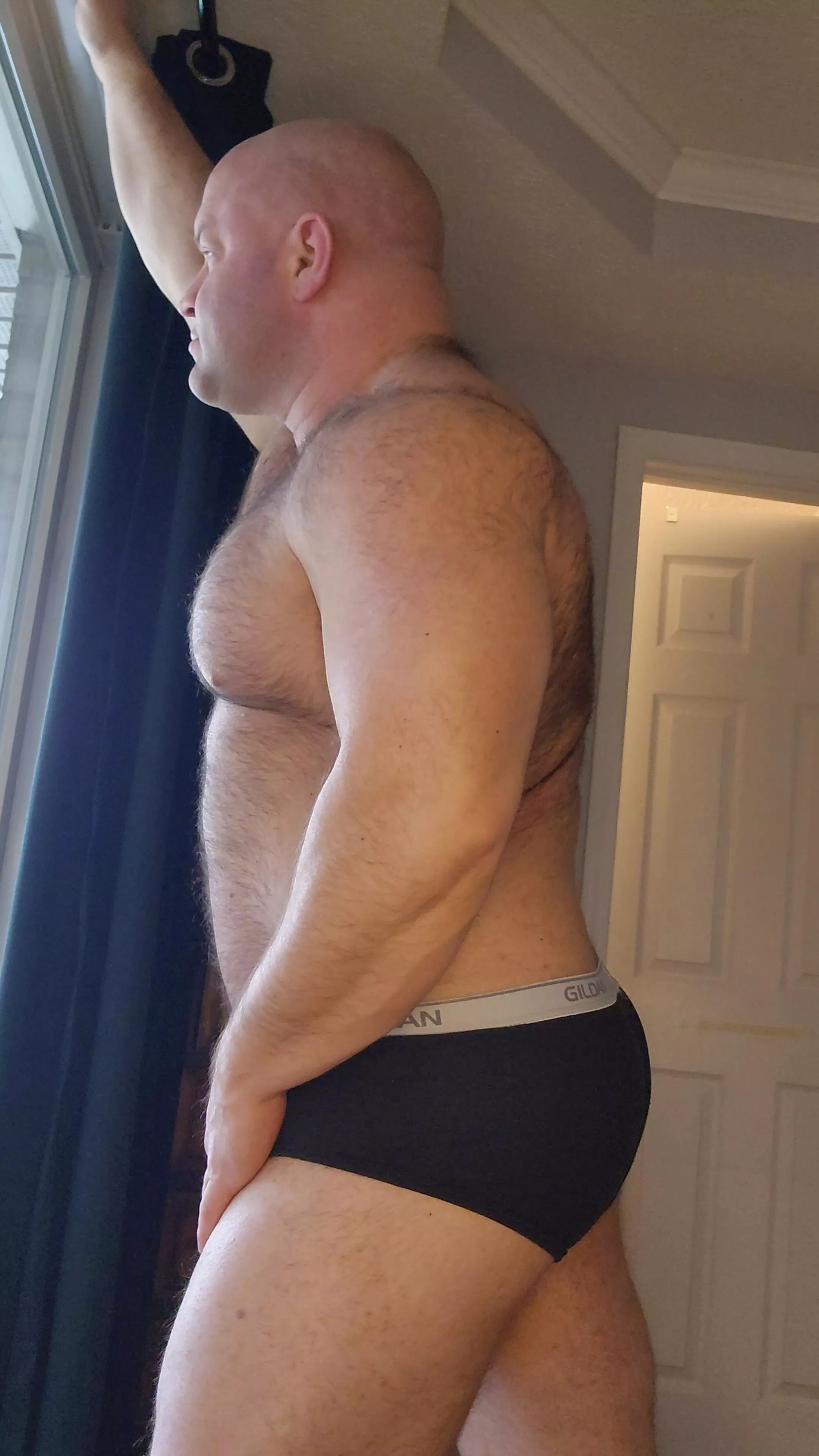 Bit chilly out, I guess I'll stay in! posted by MuscleHustler1