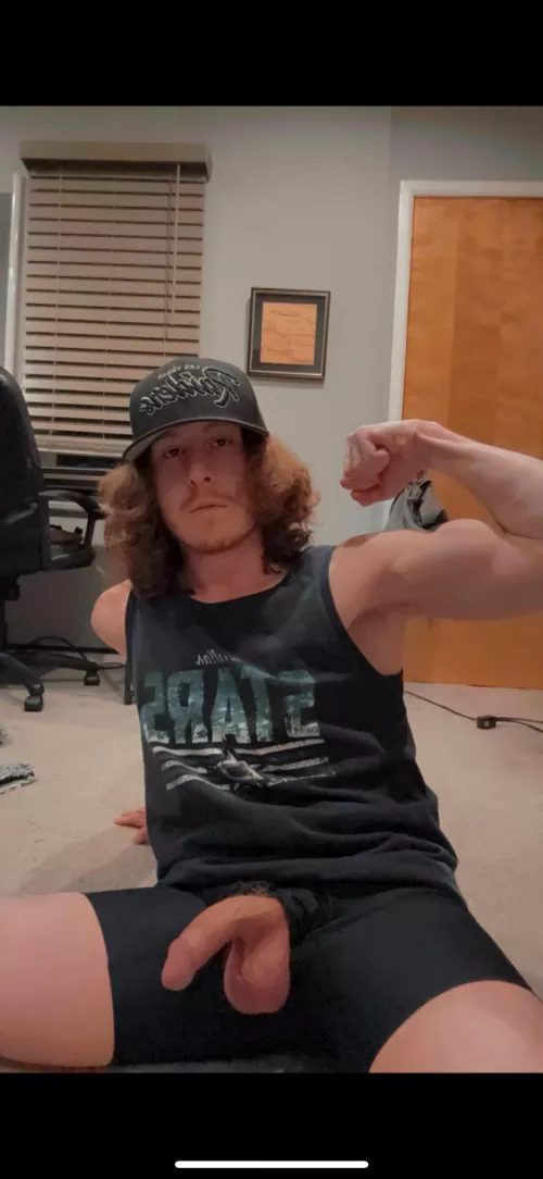 Chillin after work, how was yalls day?💪🏼 by AdBackground9856