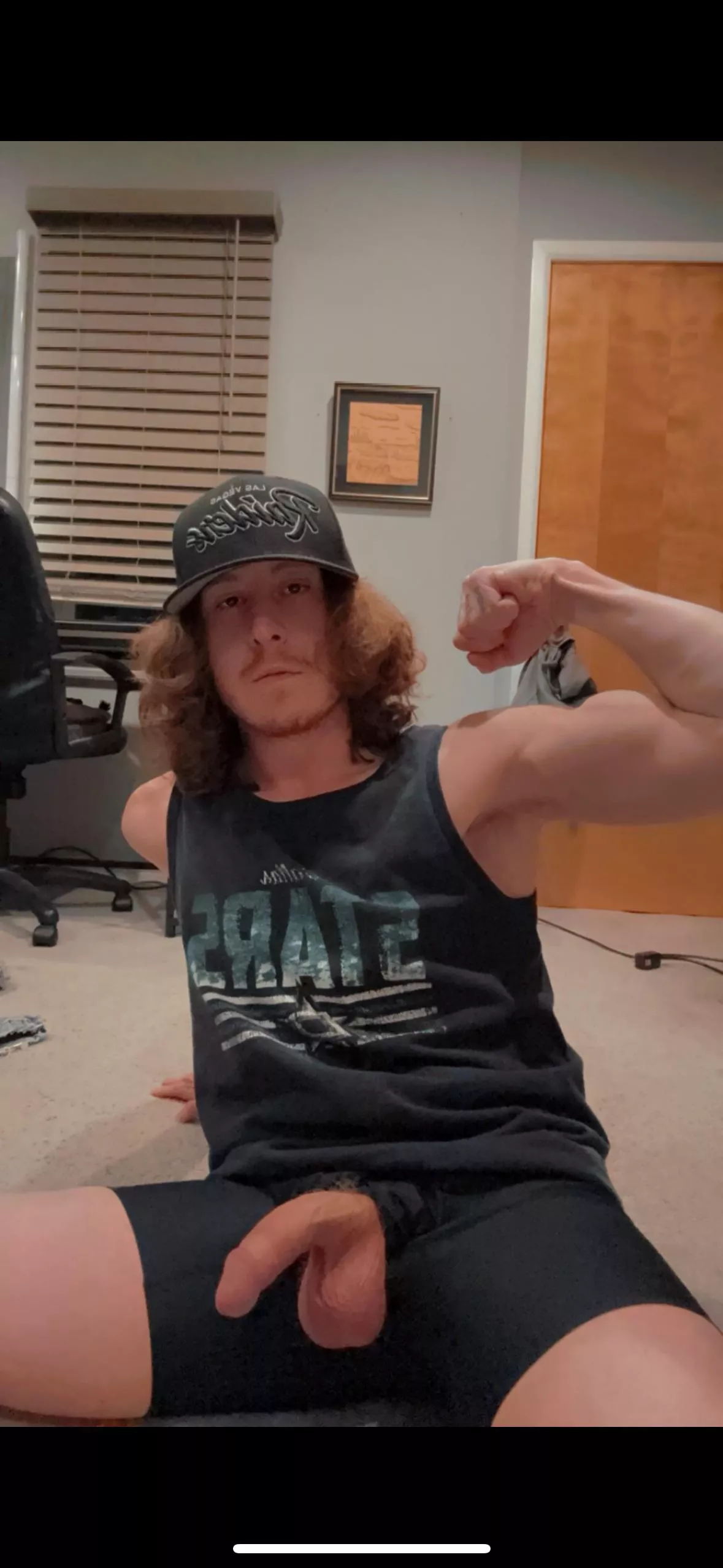 Chillin after work, how was yalls day?💪🏼 posted by AdBackground9856